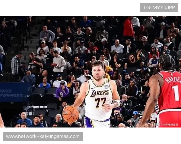 东契奇与替补球员配合成湖人攻坚利器